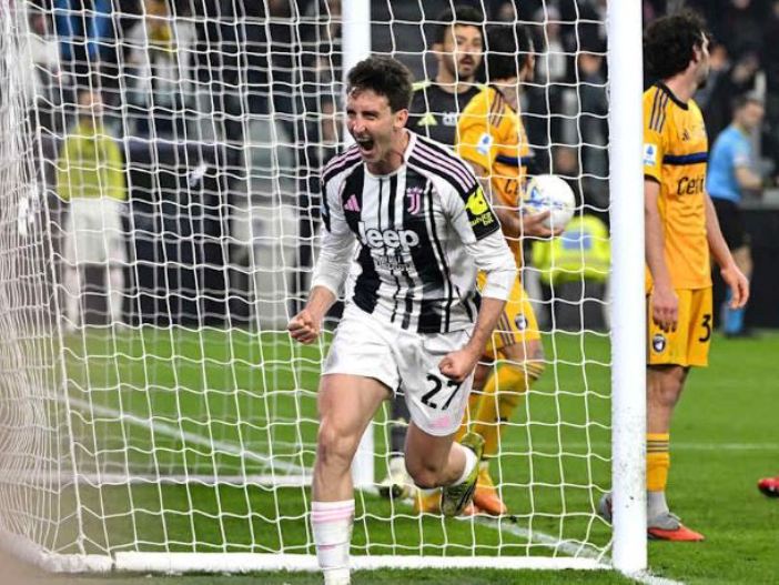 Andrea Cambiaso salah satu bek Juventus yang produktif.