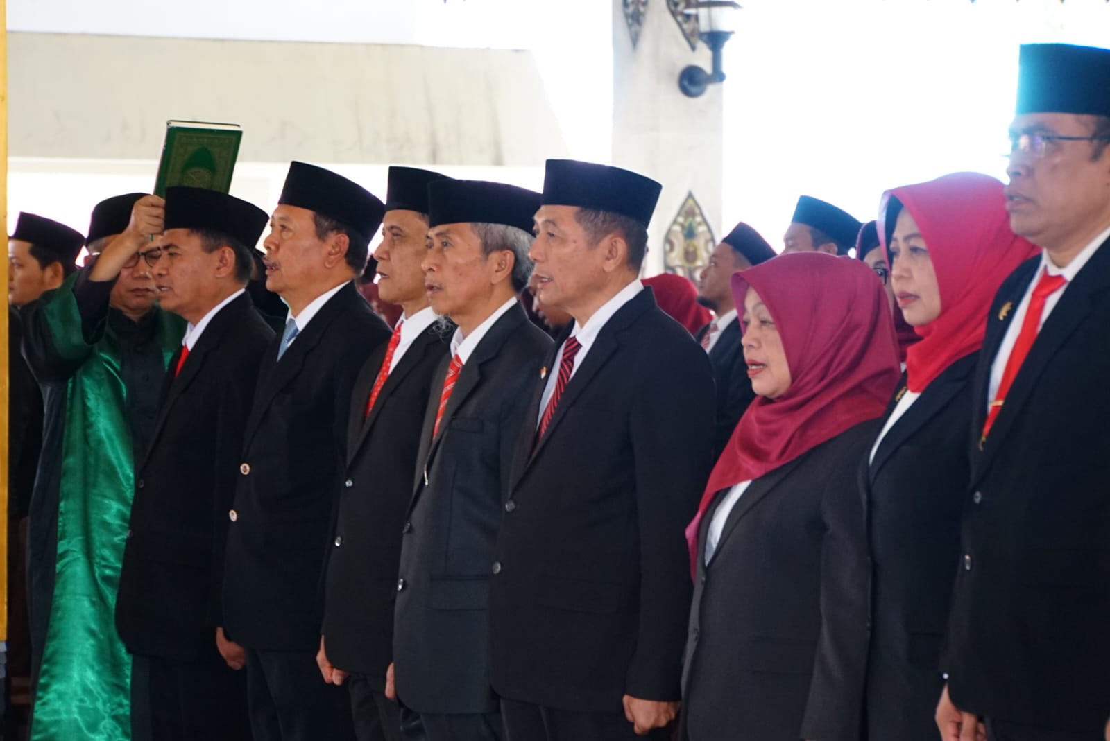 Bupati Magetan Nanik Endang Rusminiarti melantik 18 pejabat JPTP serta kepala SD-SMP dan kepala puskesmas di Pendapa Surya Graha, kemarin (10/3). AJI PUTRA/RADAR MAGETAN