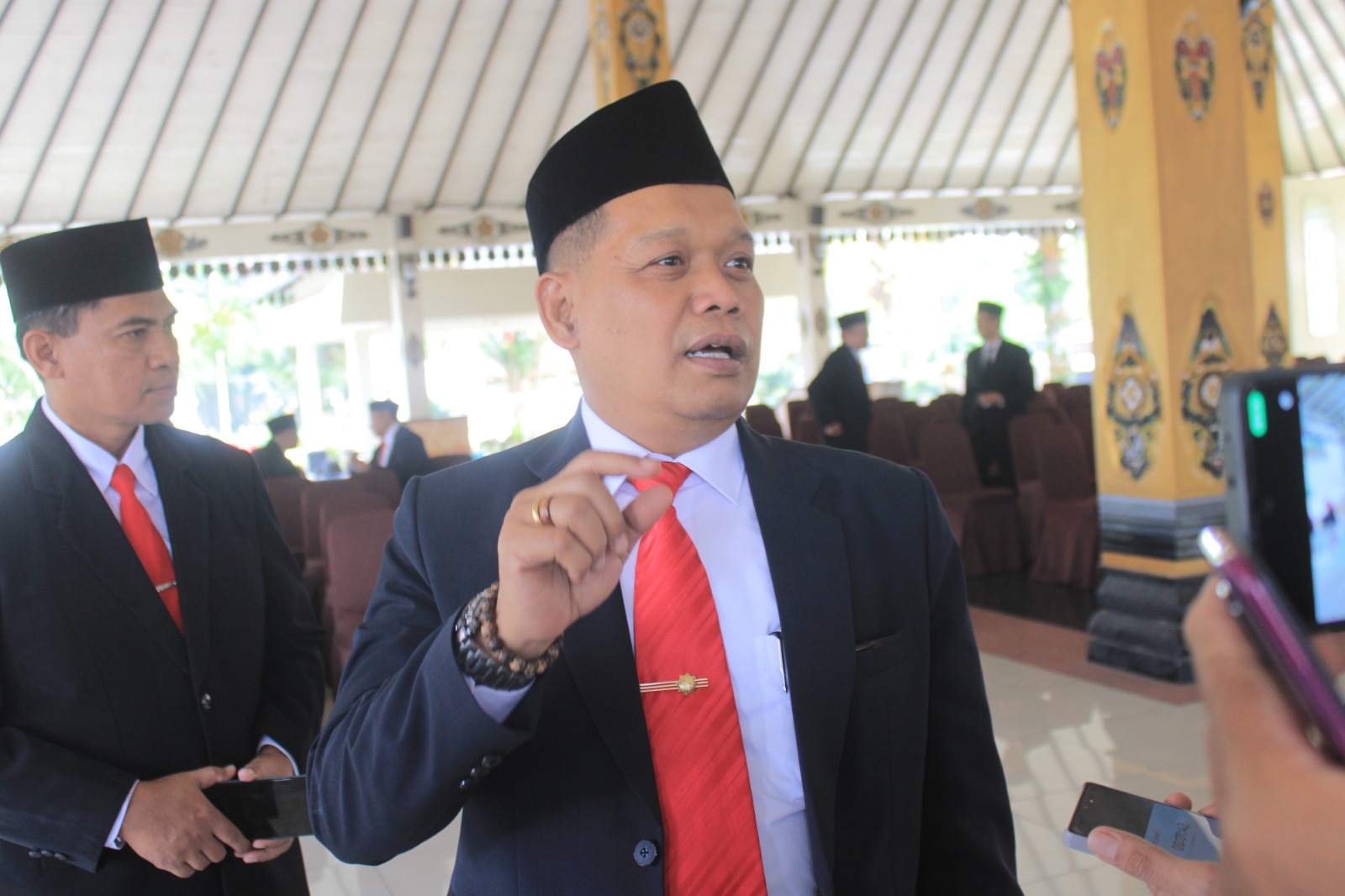 Sekda Magetan Welly Kristanto memberikan keterangan terkait pengisian lima jabatan eselon II yang masih kosong. AJI PUTRA/RADAR MAGETAN