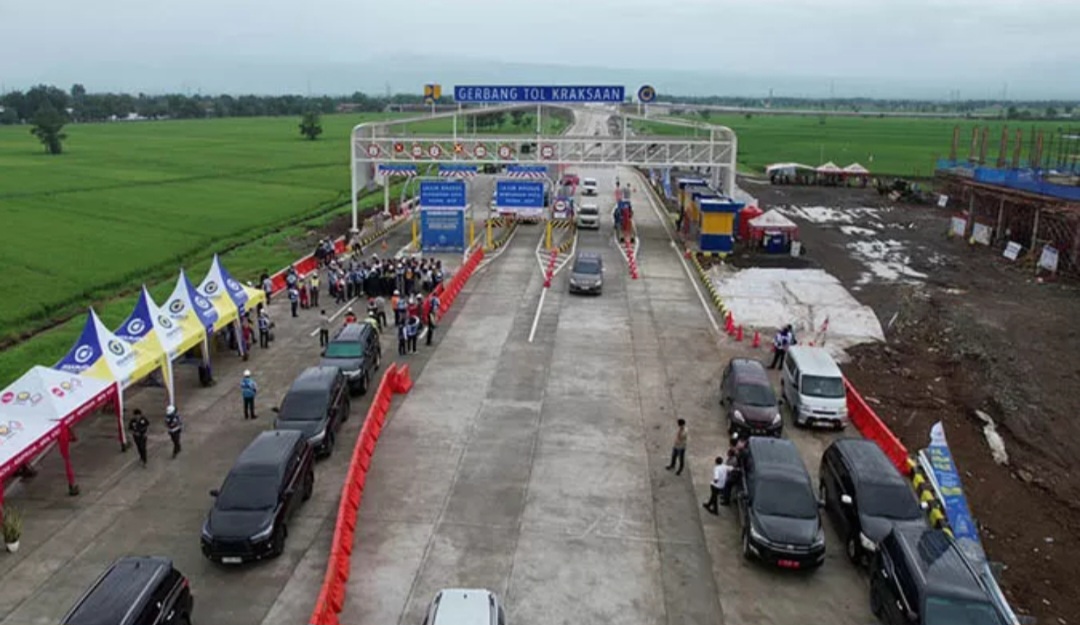 Gerbang tol Kraksaan yang menjadi bagian Tol Probolinggo-Banyuwangi (Probowangi).