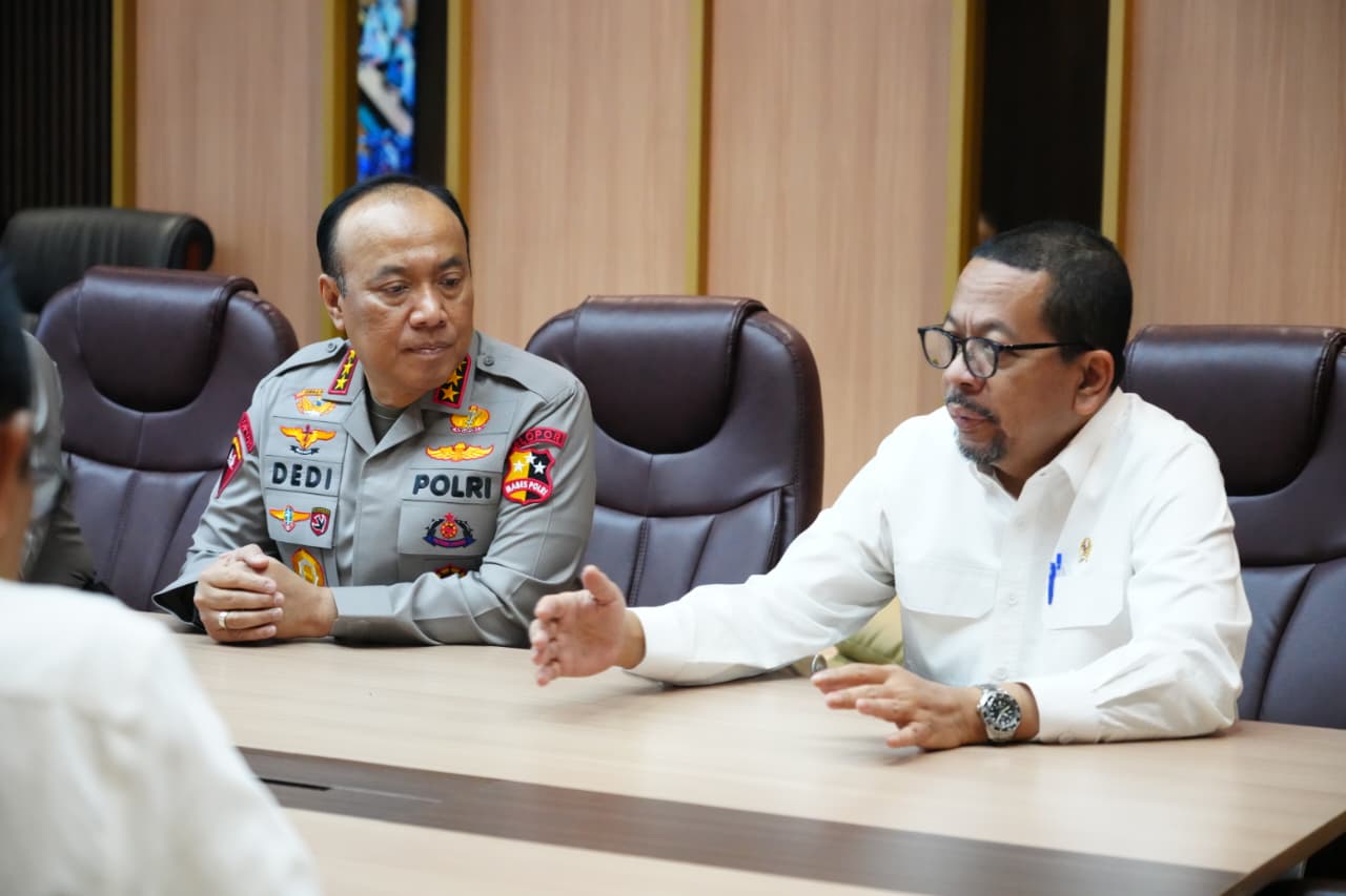 Wakapolri Komjen Pol. Dedi Prasetyo memaparkan pengerahan 161 ribu personel untuk amankan arus mudik 2026. (Foto: Humas Polri)