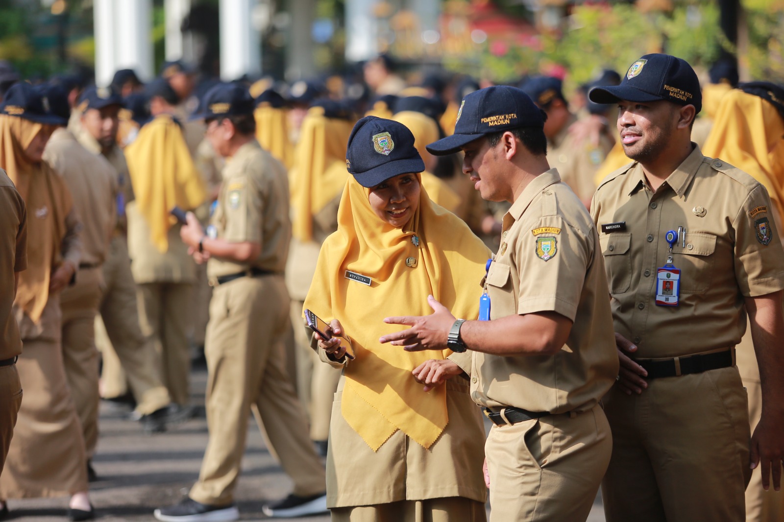 Ilustrasi ASN di Kota Madiun menunggu pencairan tunjangan hari raya (THR) menjelang Lebaran. FOTO: BAGAS BIMANTARA/RADAR MADIUN