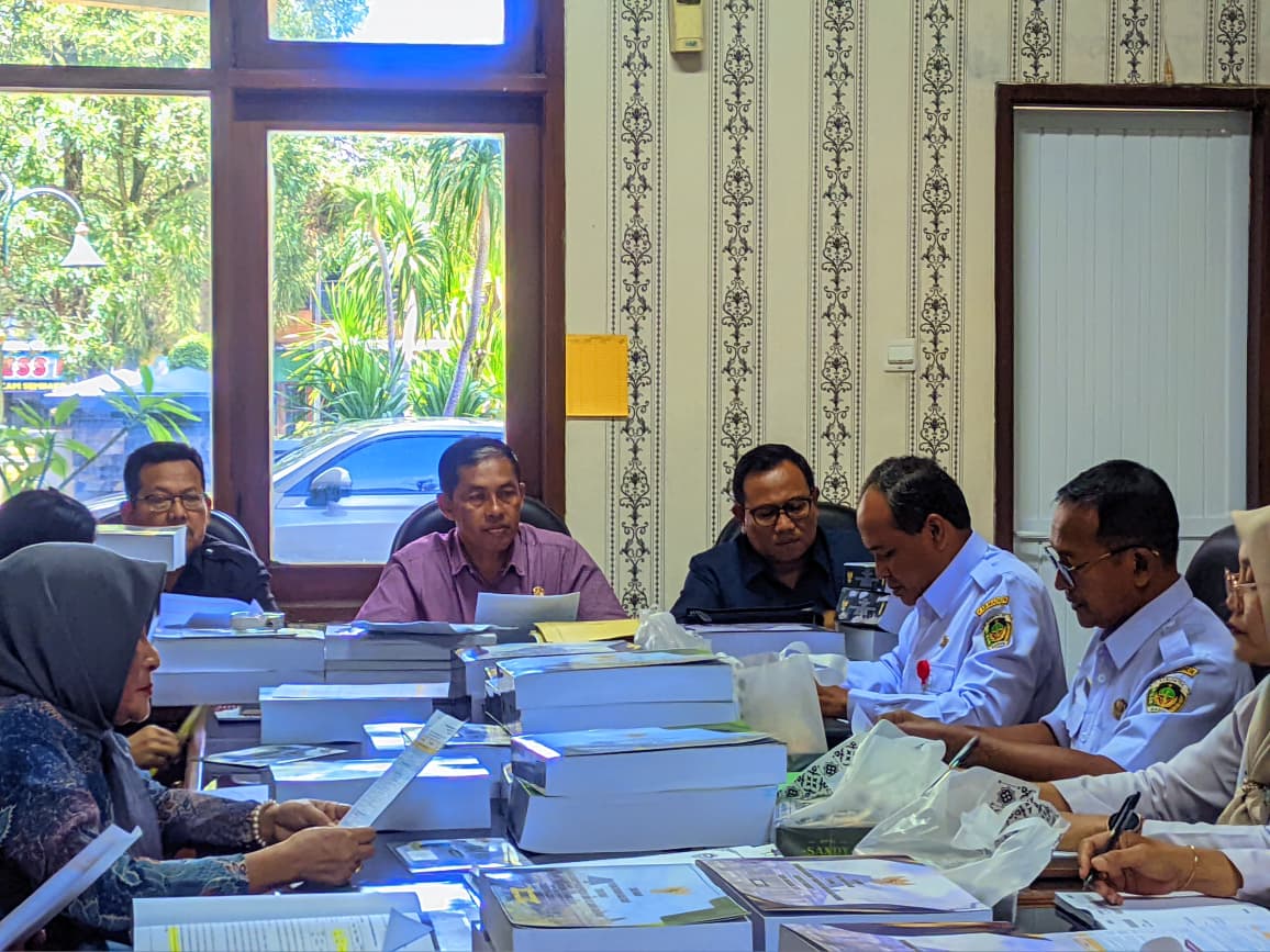 Komisi A DPRD Kabupaten Madiun membahas dampak aturan lahan baku sawah terhadap investasi daerah. LODITYA FERNANDES/RADAR MADIUN