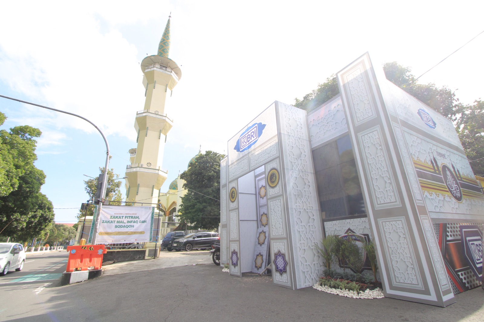 Polres Magetan mendirikan 11 pos Operasi Ketupat di sejumlah titik strategis, salah satunya di kawasan Alun-alun Magetan. AJI PUTRA/RADAR MAGETAN