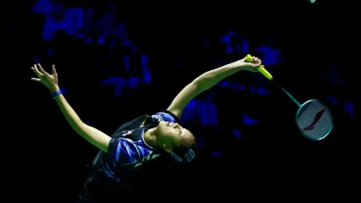 Putri KW lolos ke final Swiss Open 2026 usai mengalahkan Nozomi Okuhara 21-16, 21-13. (PBSI)