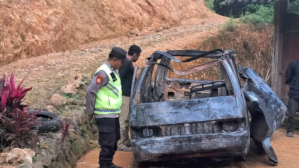 Suzuki Futura teebakar di Nawangan, Pacitan. (NUR CAHYONO/RADAR MADIUN)