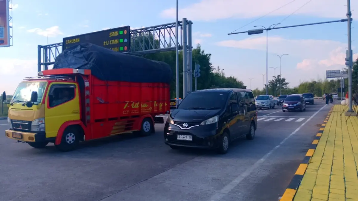 Exit Tol Dumpil diperkirakan mengalami lonjakan kendaraan saat arus mudik dan balik Lebaran. LODITYA FERNANDES/RADAR MADIUN