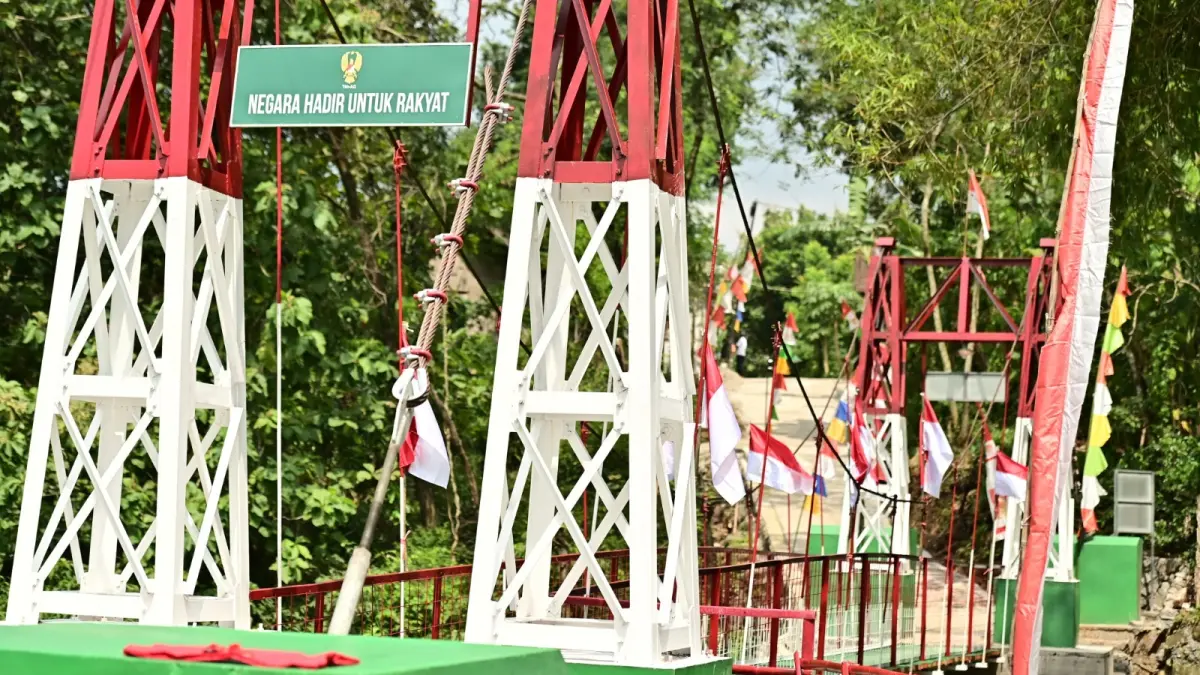 Jembatan Garuda di Kecamatan Ngrambe menjadi akses penghubung dua desa di Kabupaten Ngawi. DOK RADAR NGAWI
