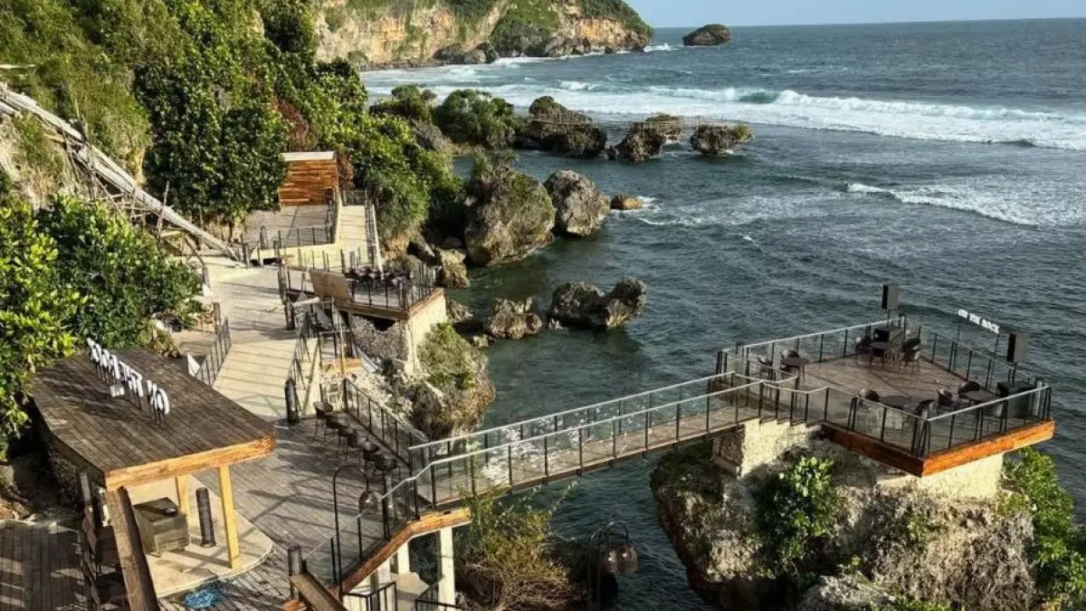 Objek wisata on the rock di Gunungkidul.  