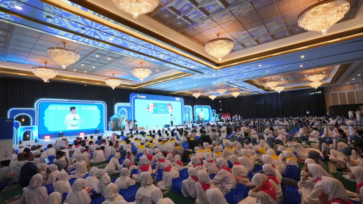 Penyerahan santunan anak yatim oleh BRI dalam program Ramadan “Berbagi Makna untuk Indonesia”.