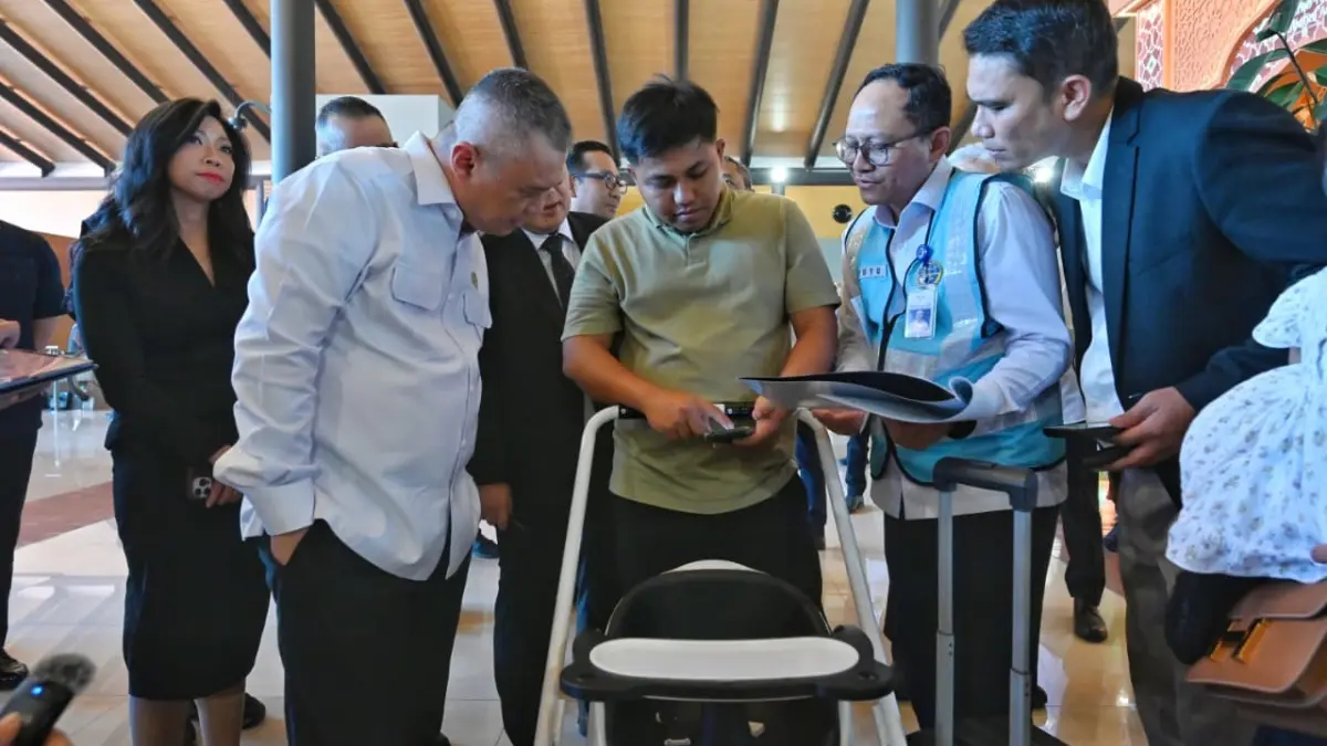 Tinjau Bandara Soetta, Menhub jamin kelancaran diskon tiket pesawat dan sentil tarif tinggi di OTA. (Foto: KEMENHUB RI)