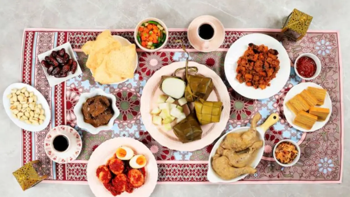 Ilustrasi menu makanan Idul Fitri. (freepik)