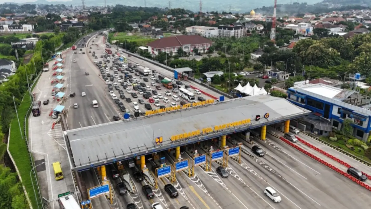 Korlantas Polri akan memberlakukan one way nasional dari KM 70 Cikampek hingga KM 414 Kalikangkung mulai Rabu pukul 12.00 WIB. (Jawa Pos)
