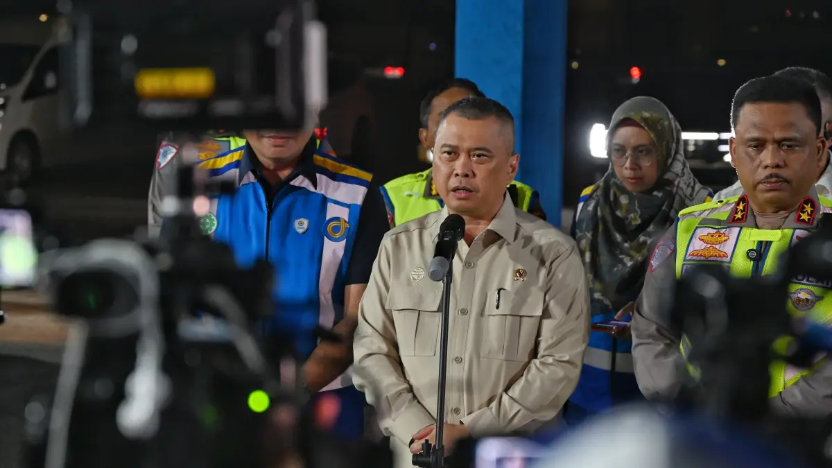 Pemberlakuan one way lokal di Tol Japek seiring 1,1 juta kendaraan tinggalkan Jakarta pada puncak mudik. (Foto: KEMENHUB RI)