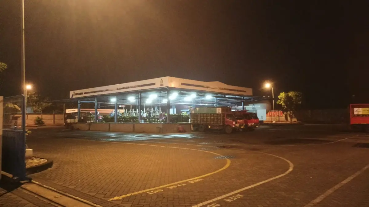 Petugas melakukan distribusi LPG 3 kilogram di Bojonegoro untuk menjaga pasokan tetap aman di tengah meningkatnya permintaan jelang Lebaran. FOTO: ISTIMEWA
