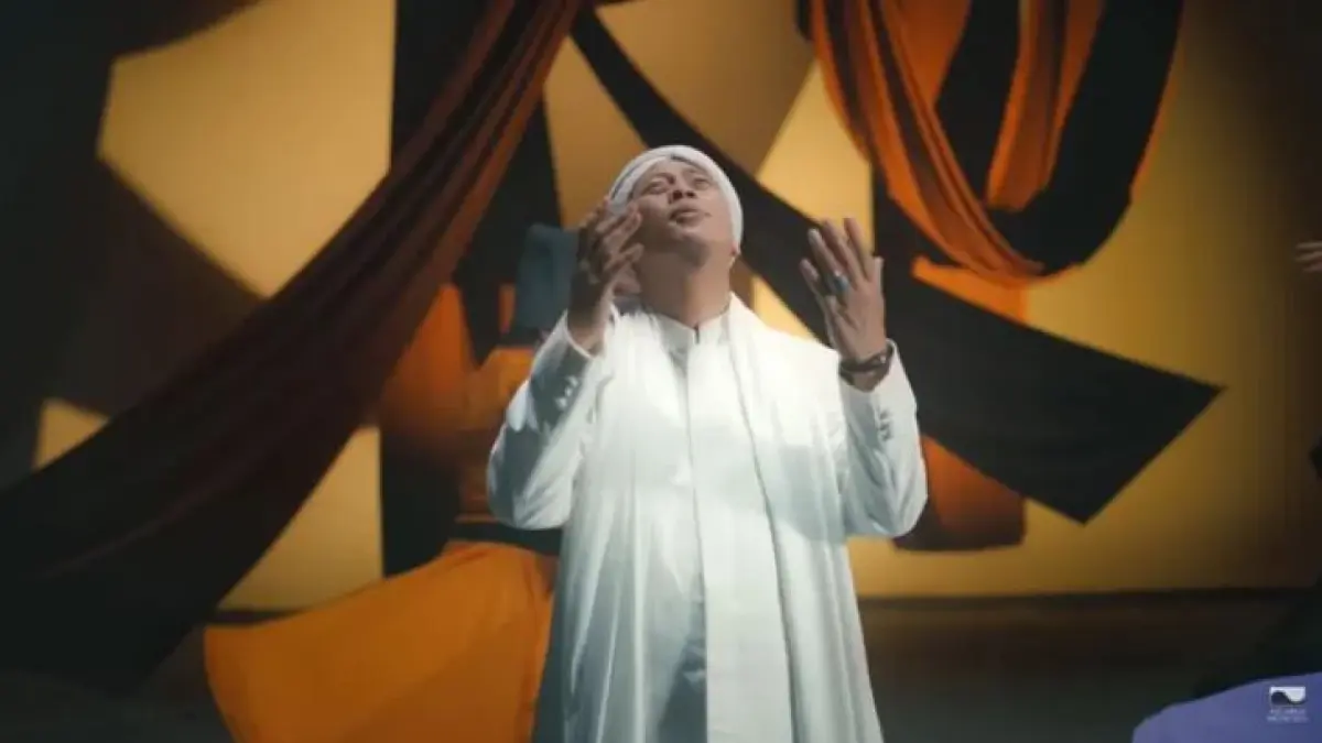 Ilustrasi Opick penyanyi salah satu lagu tentang Idul Fitri.