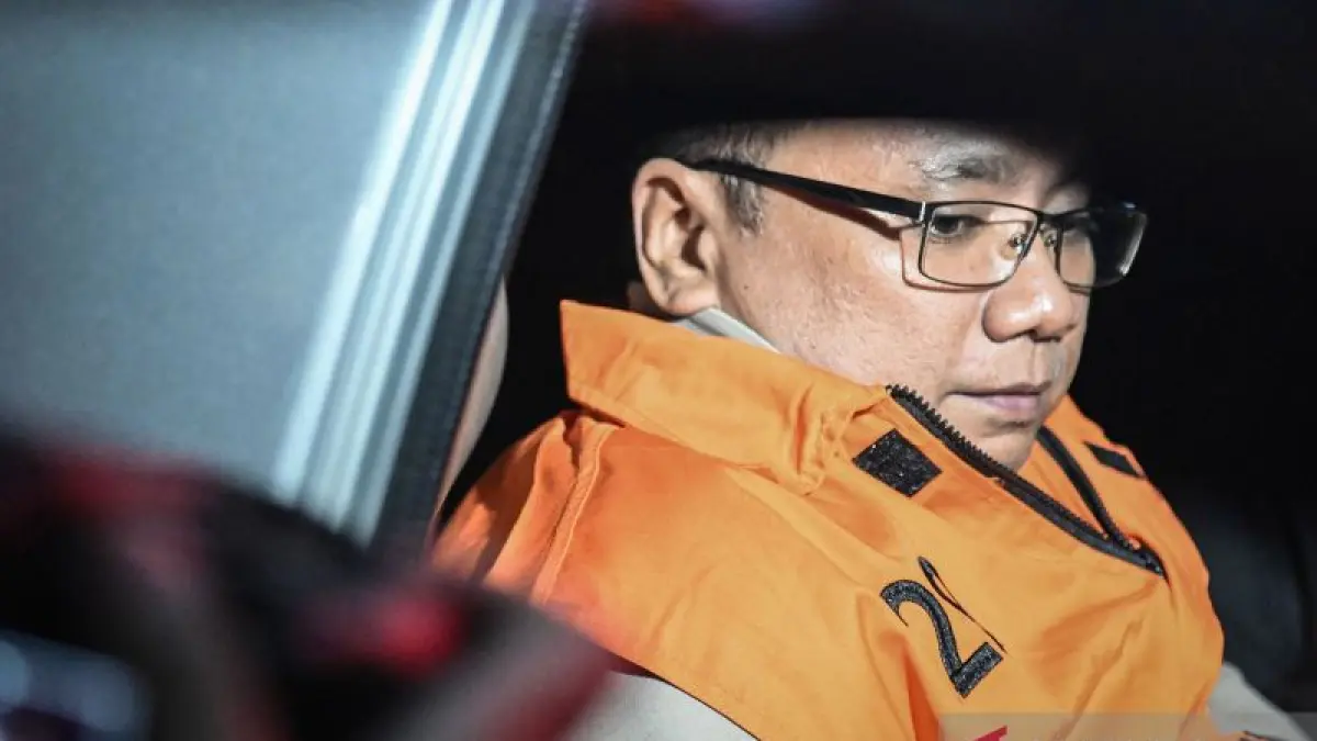 Mantan Menag Yaqut Cholil Qoumas saat ditetapkan tersangka kasus dugaan korupsi kuota haji dan penyelenggaraan ibadah haji oleh KPK, Kamis (12/3). (ANTARA)