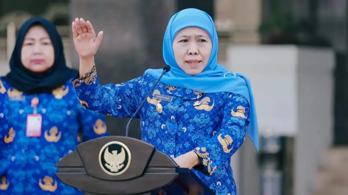 ASN Jatim WFH tiap Rabu mulai pekan depan. Khofifah sebut kebijakan ini untuk tekan konsumsi BBM. (Jawa Pos)
