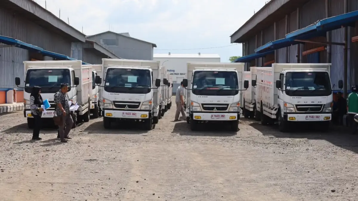 Distribusi kendaraan KDKMP di gudang Bulog Magetan yang masih menunggu operasional penuh. FOTO: KODIM 0804 UNTUK RADAR MAGETAN