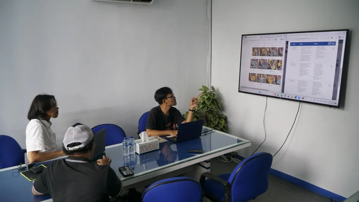 Penjurian kompetisi EJIES 2026 oleh Jawa Pos Radar Madiun terhadap karya inovasi dari para insan pendidikan di wilayah eks-Karesidenan Madiun.
