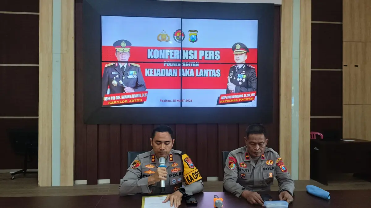 Polisi menggelar konferensi pers terkait kasus kecelakaan yang menewaskan seorang warga karena diduga melanggar lalu lintas di Pacitan, Rabu (25/3). NUR CAHYONO/RADAR PACITAN