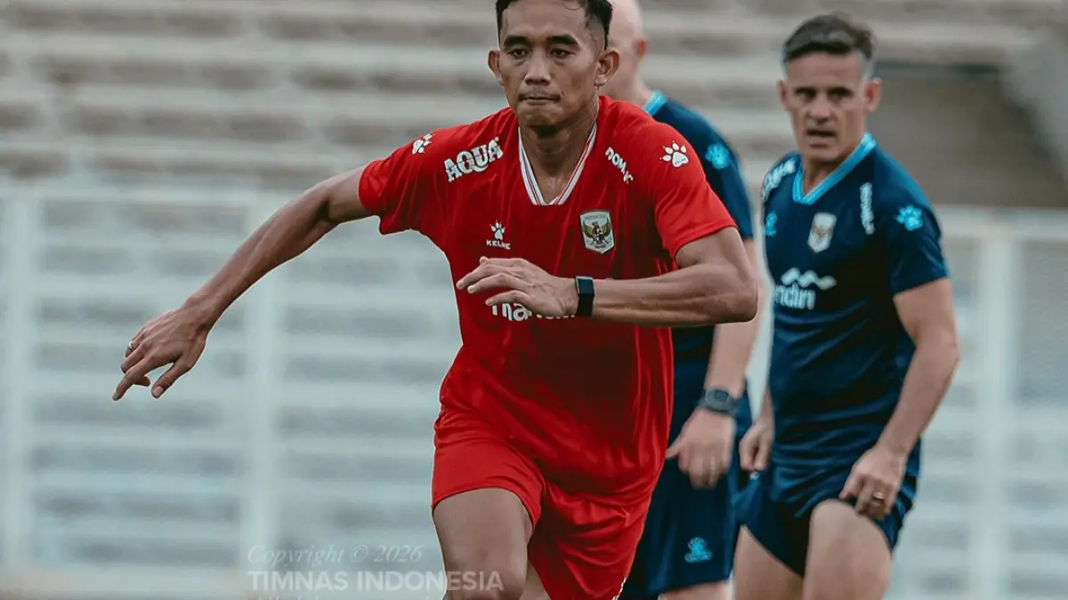 John Herdman saat memimpin latihan.