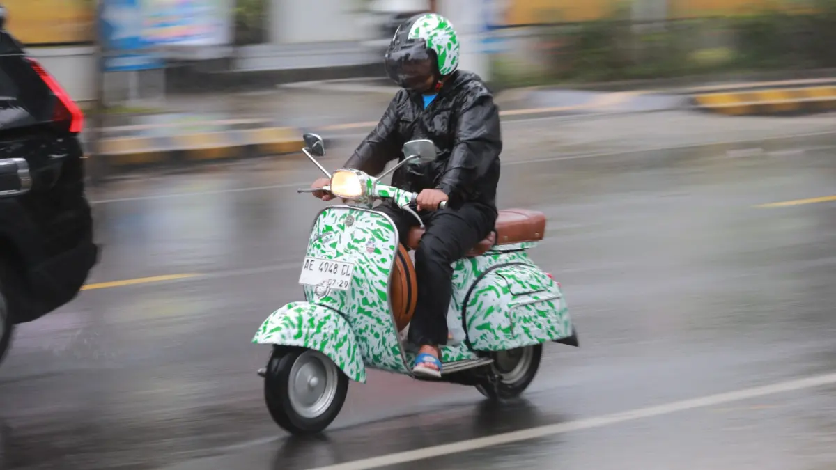 Hujan mengguyur wilayah Kota Madiun untuk beberapa hari ke depan seiring pengaruh siklon tropis Narelle. ILUSTRASI FOTO: BAGAS BIMANTARA/JAWA POS RADAR MADIUN   