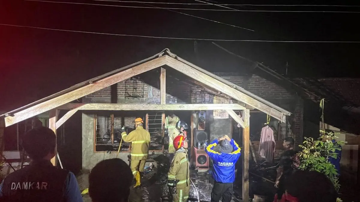 Kebakaran rumah warga di Mejayan yang hangus saat ditinggal pemilik menghadiri takziah. FOTO: ISTIMEWA