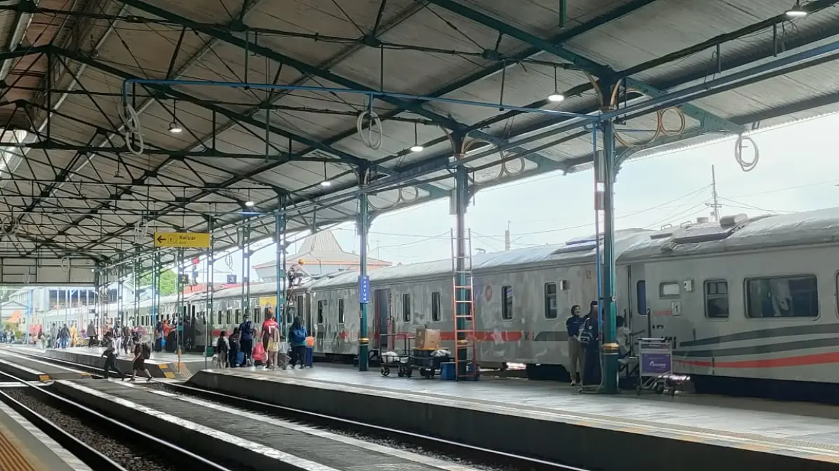 Kondisi stasiun di wilayah Daop 7 Madiun yang masih dipadati penumpang saat arus balik Lebaran. FOTO: HUMAS KAI DAOP 7 MADIUN