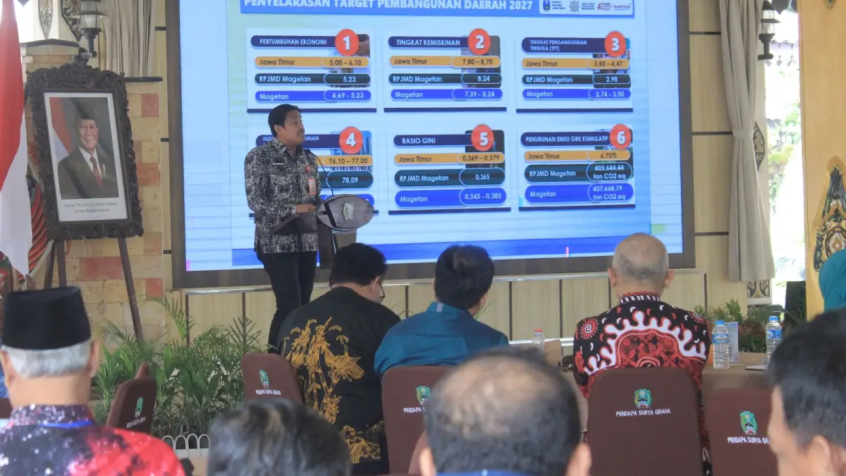 Paparan Kepala Dinas Koperasi dan UKM Jatim terkait penyesuaian target pembangunan Magetan akibat dinamika global. AJI PUTRA/RADAR MAGETAN