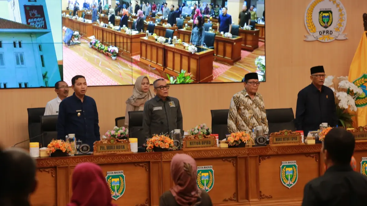 Rapat paripurna DPRD Kota Madiun dengan agenda pembacaan nota penjelasan LKPJ Wali Kota tahun anggaran 2025. BAGAS BIMANTARA/RADAR MADIUN