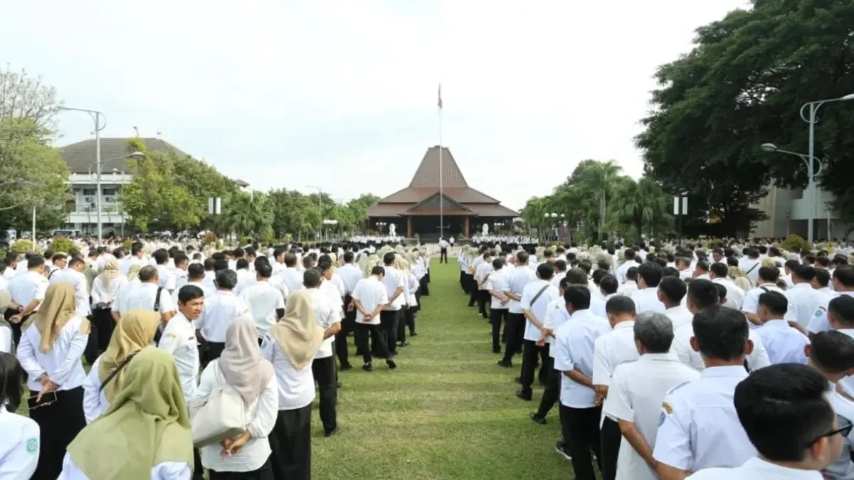 Ratusan ASN Pemkab Ponorogo mengikuti apel sebagai tanda aktivitas kerja tetap berjalan normal tanpa WFH. DOK RADAR PONOROGO
