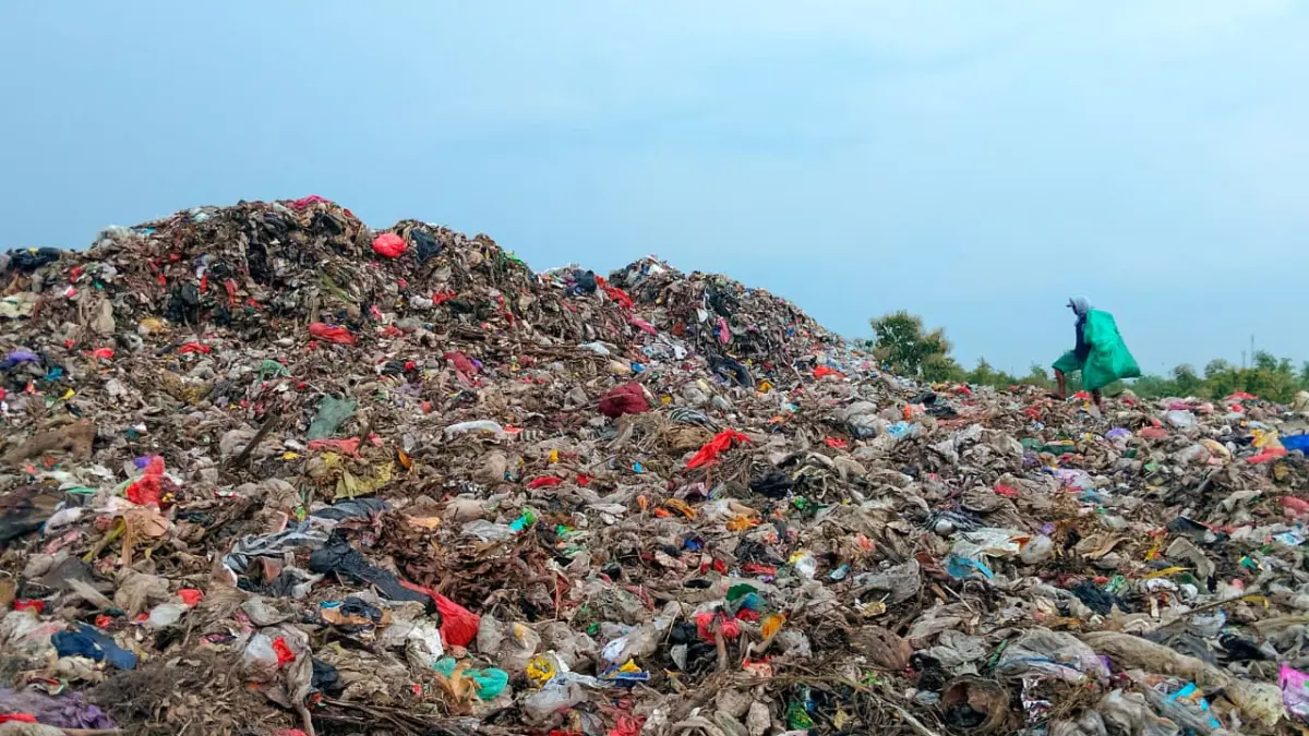 Pengangkutan sampah ke TPA di Kabupaten Madiun berkurang seiring kebijakan efisiensi anggaran pemerintah. DOK RADAR MADIUN
