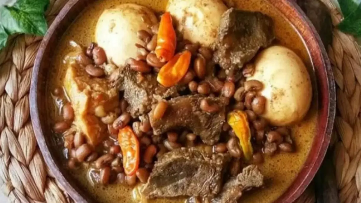 Brongkos merupakan salah satu makanan khas Yogyakarta selain halnya Gudeg. (JAWA POS)