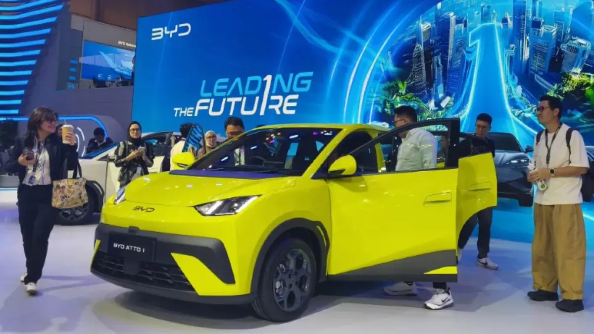 BYD Atto 1 tampil sebagai mobil listrik kompak yang kini menjadi salah satu terlaris di Indonesia.