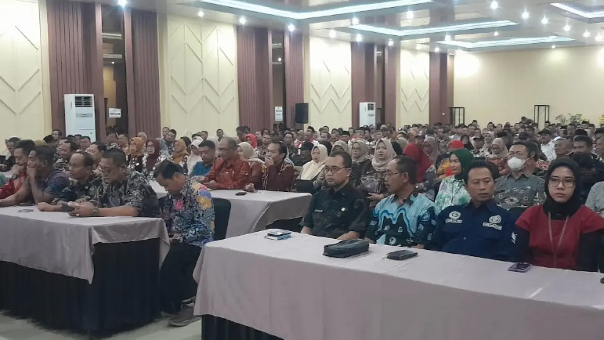 Kepala desa se-Ngawi mengikuti sosialisasi pencairan dana desa dan ADD sebelum Lebaran. ASEP SYAEFUL/RADAR NGAWI