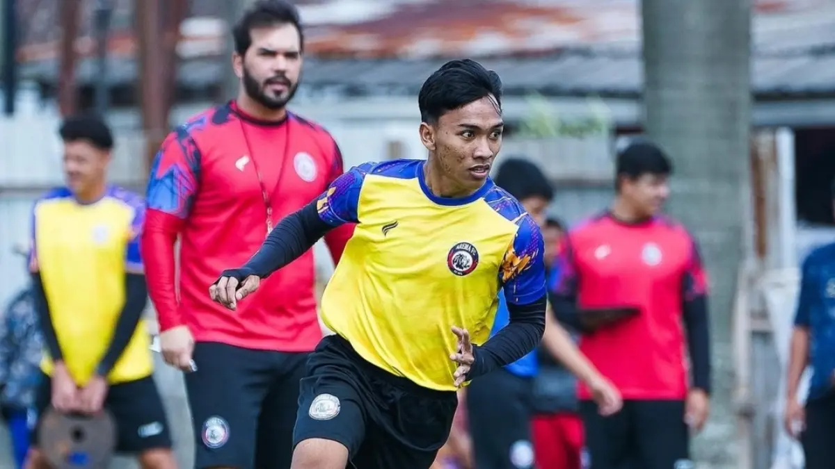 PEMAIN LOKAL: Arkhan Fikri bakal menjadi andalan Arema FC saat menjamu Malut United pada laga lanjutan BRI Super League pekan ke-26 hari Jumat (3/4) nanti. (IG @aremafcofficial)