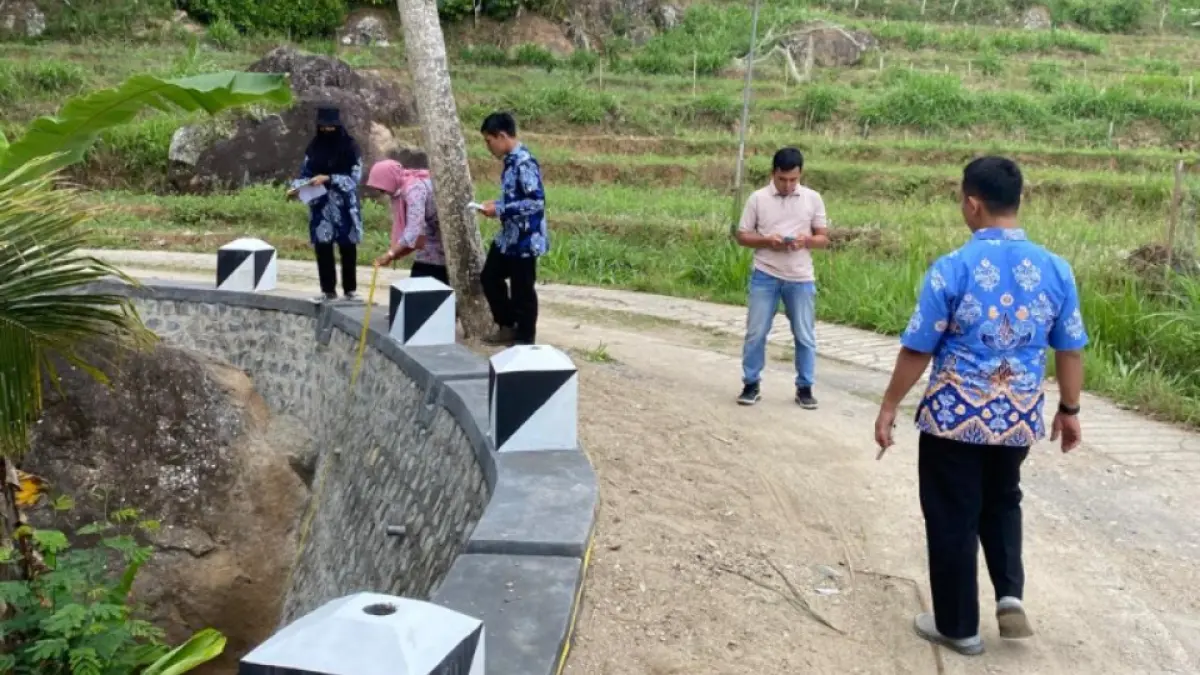 Proyek jalan lingkungan di Pacitan menjadi fokus pembangunan dengan ratusan paket pekerjaan tahun ini. DOK RADAR PACITAN