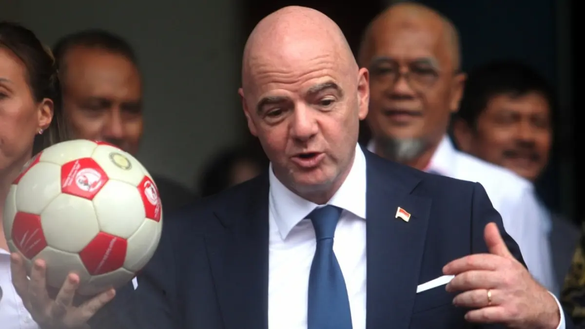 Presiden FIFA, Gianni Infantino, saat kunjungan ke Indonesia. (Jawa Pos)