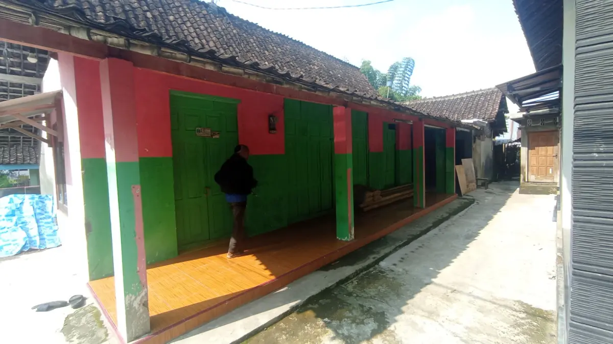 Rumah tersangka dukun di Magetan yang ditangkap polisi atas kasus kekerasan seksual. AJI PUTRA/RADAR MAGETAN