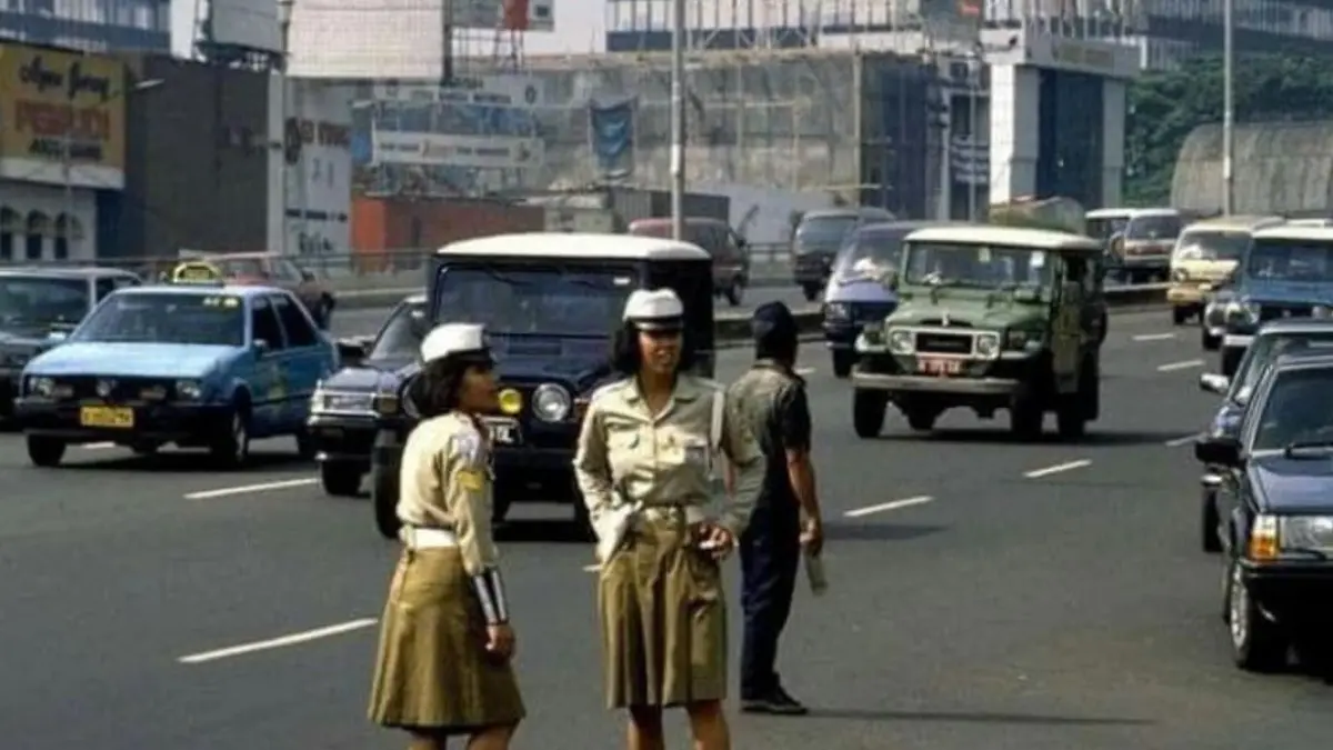 Suasana jalanan Jakarta tahun 1980-an. (JAWA POS)