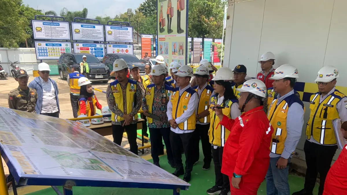 Wamen PU meninjau progres pembangunan Sekolah Rakyat dan kondisi Bendungan Kedungrejo di Kabupaten Madiun. LODITYA FERNANDES/RADAR MADIUN