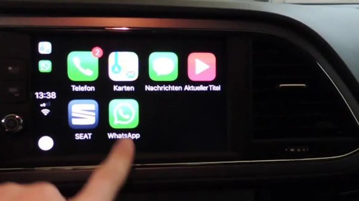 Celah WhatsApp di CarPlay. (ISTIMEWA)