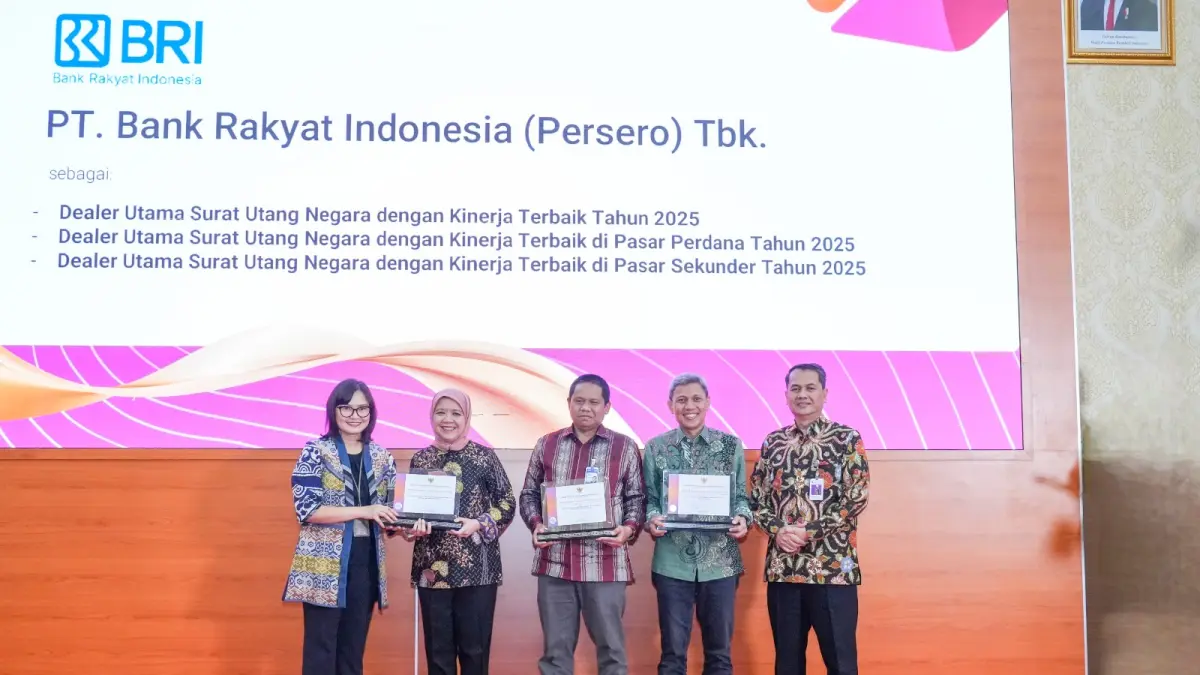Direktur BRI menerima penghargaan dealer utama terbaik dari Kementerian Keuangan atas kinerja di pasar SBN.