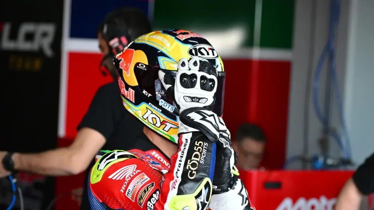 Helm KYT dipakai pembalap MotoGP.