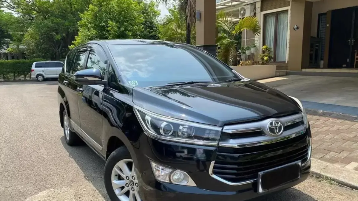 Innova Reborn diesel bekas masih jadi primadona di pasar mobil second karena mesin bandel, kabin nyaman, dan harga stabil.