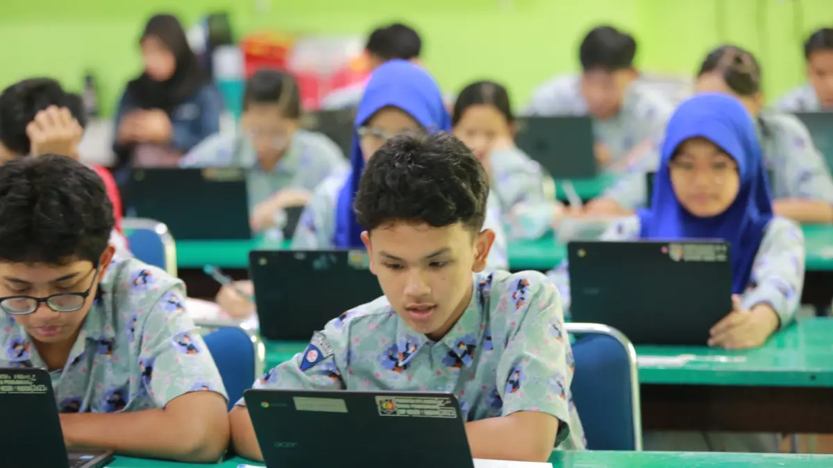 Siswa SMP di Madiun mengikuti uji coba TKA sebagai bagian dari persiapan pelaksanaan ujian. BAGAS BIMANTARA/RADAR MADIUN
