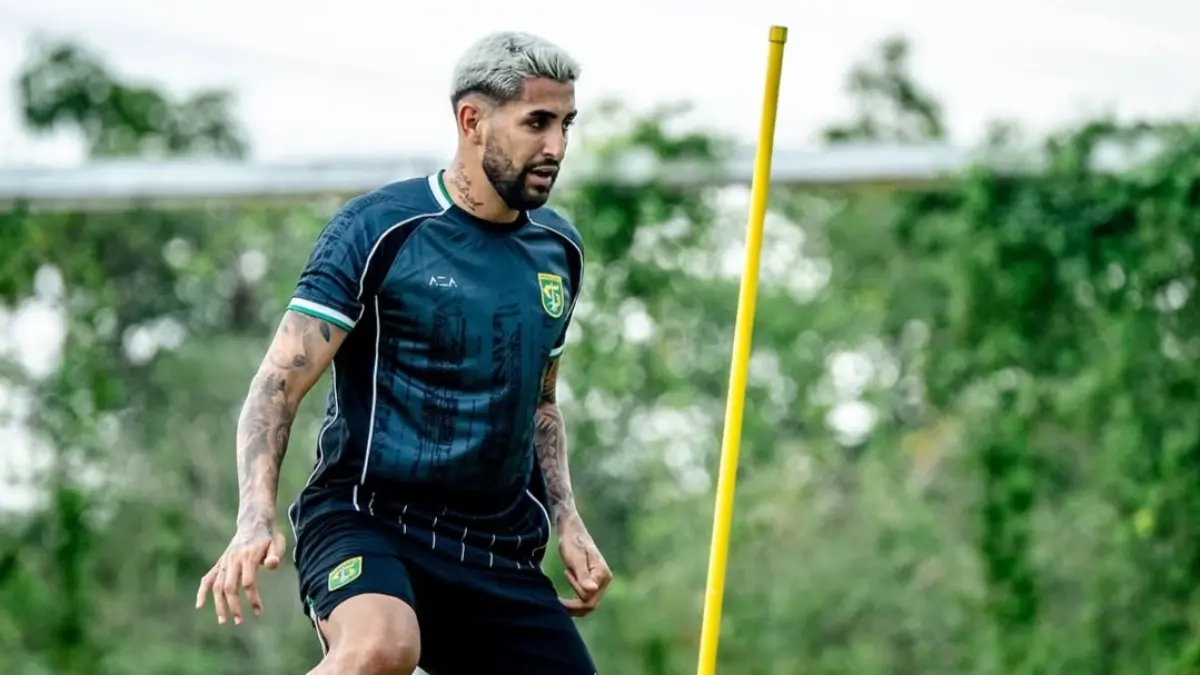 SOLUSI: Bruno Paraiba siap tampil untuk timnya Persebaya saat menjamu Persita di Gelora Bung Tomo nanti. (IG @brunoparaiba9)