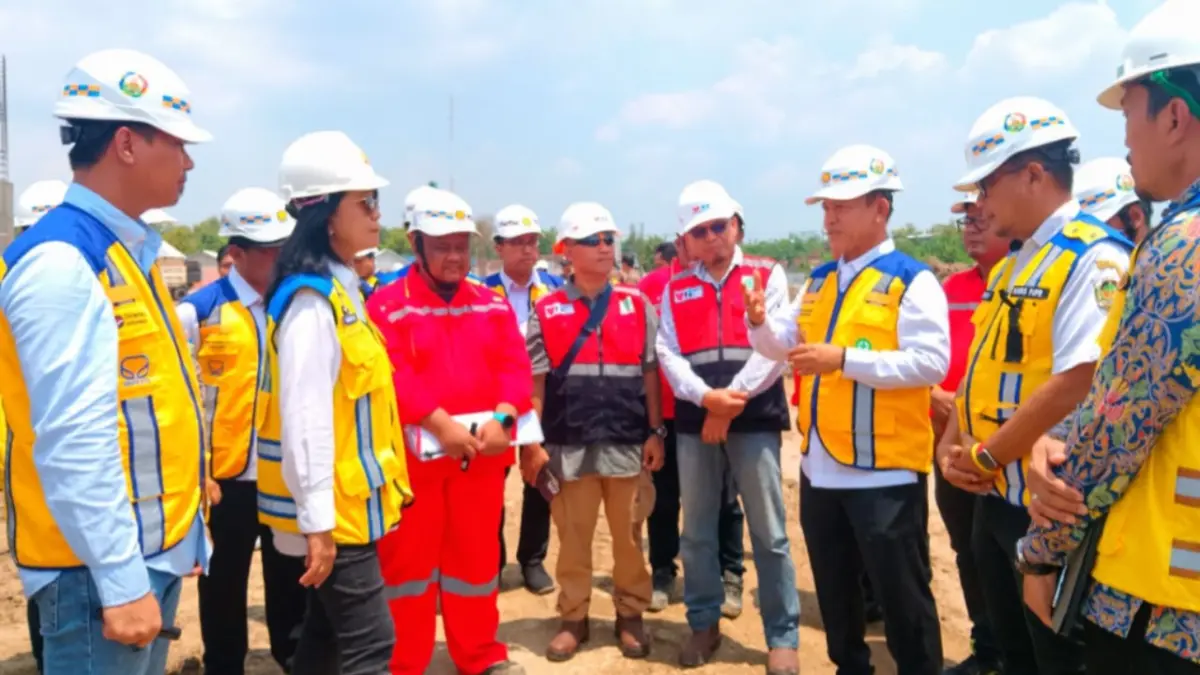 Wabup Madiun saat mendampingi  Wamen PU untuk percepatan pembangunan Sekolah Rakyat. FOTO: LODITYA FERNANDES/RADAR MADIUN