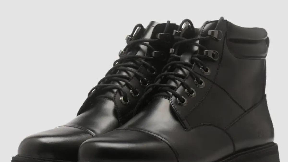 Ilustrasi sepatu mirip Dr Martens. (Brodo)